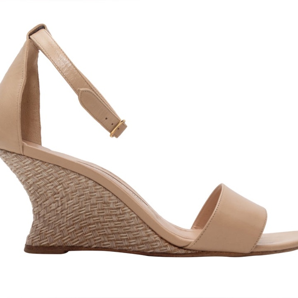 BEIGE MANOLO BLAHNIK ANKLE STRAP WEDGE SANDALS SIZE 38.5